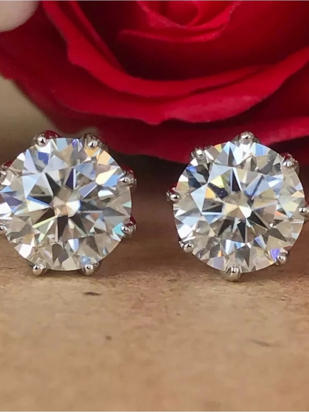 NWT Diamond Lab grown 10 cts stud earrings